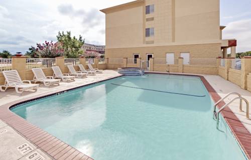 Hawthorn Suites by Wyndham DFW Airport North